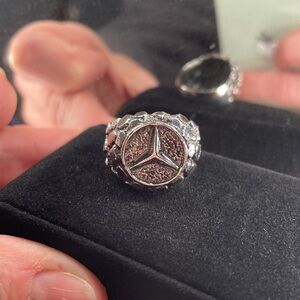 Large Sterling Silver Ring (925) 
Mercedes Benz Logo. 
Brand New 
Never worn.